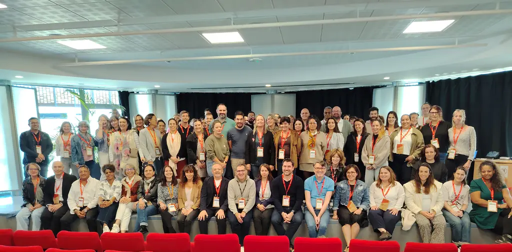 Photo de groupe des apprenants du séminaire de lancement du DU "Formation des formateurs à la Santé Numérique" et du DU "Les Essentiels de la Santé Numérique"