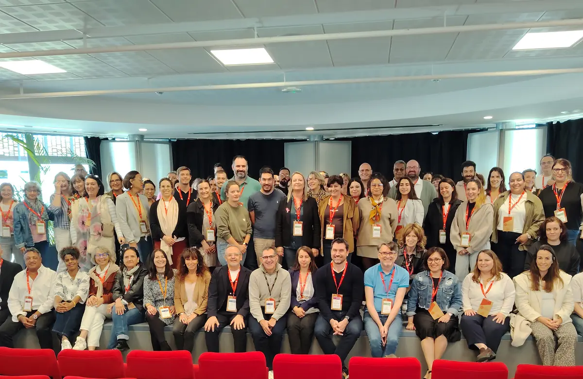 Photo de groupe des apprenants du séminaire de lancement du DU "Formation des formateurs à la Santé Numérique" et du DU "Les Essentiels de la Santé Numérique"